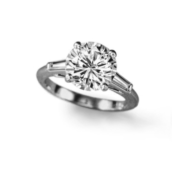 🛳 7.26Ct Round Cut + 4pcs Emerald Cut Engagement Silver Dia Ring - Picture 4 of 16